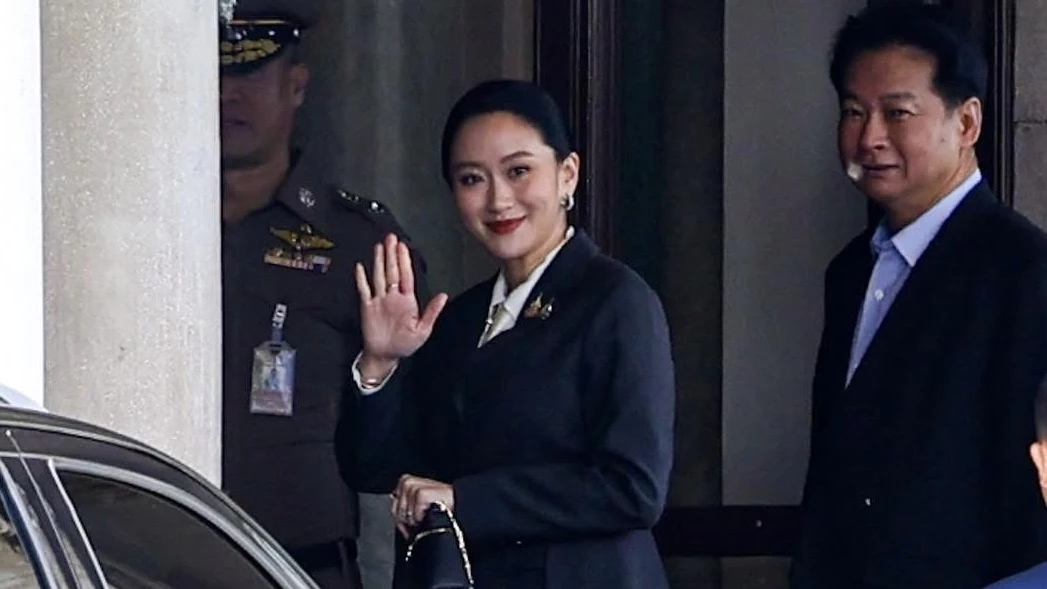 ‘แพทองธาร’ ยิ้มมั่นใจ เข้า ทำเนียบฯ ขึ้นตึกไทยฯ ลุ้น ‘ศาลรธน.’ ชี้ชะตา