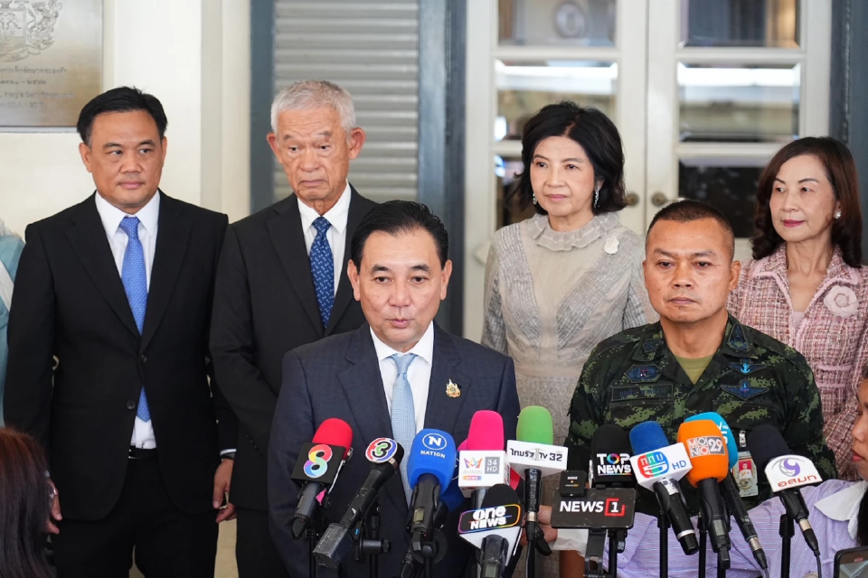 'เสี่ยกลาง' พบ ผบ.ทบ.- มทภ.2 ผุดกองทุน 100 ล้าน ช่วยทหารชายแดนไทย-กัมพูชา