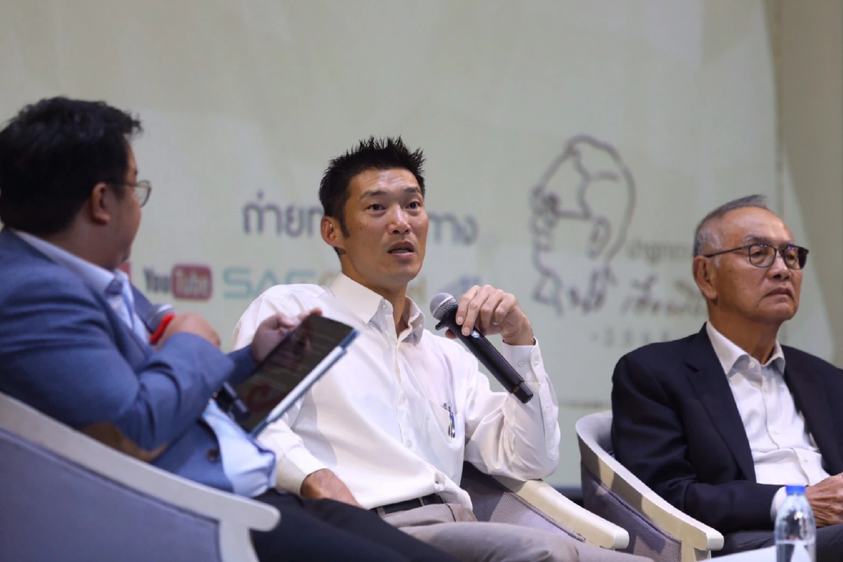 'ธนาธร' แนะทางรอดไทย สร้างอุตสาหกรรมใหม่ ฟื้นประชาธิปไตย นิติรัฐ