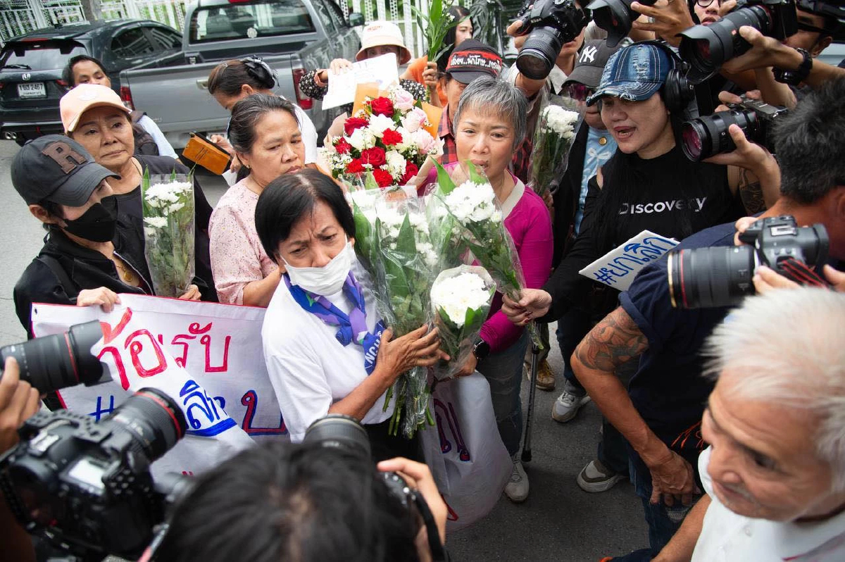 ปล่อยตัว 'กลุ่มม็อบ 3 นิ้ว' คดี ม.112 เพียบ เข้าเกณฑ์ได้รับอภัยโทษ