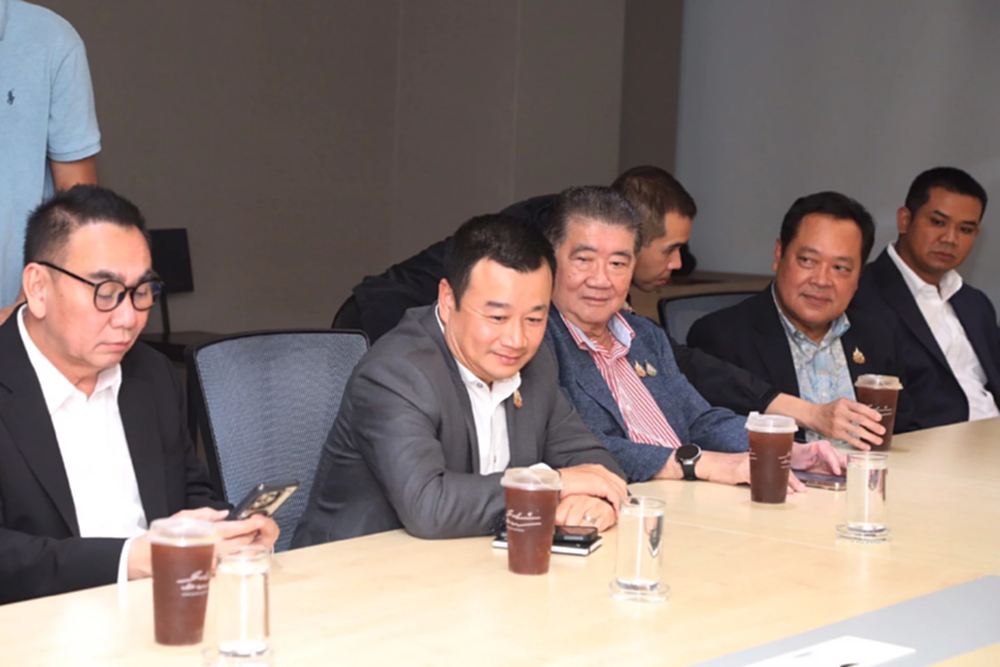 'ภูมิธรรม' ถึง ปชน. ขอแรงหนุนโหวตนายก มวลชนโห่ไล่ 'พรรคเพื่อเขมร'