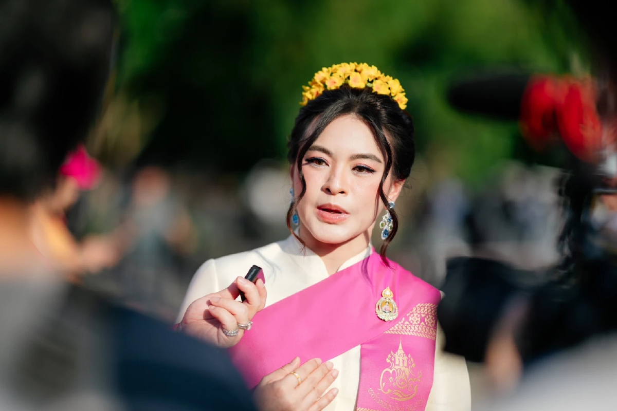 มาดามหยก ส่งกำลังใจ สู่ชายแดนไทย-กัมพูชา จัดช่างฟ้อนอุทิศส่วนกุศล ทหารสละชีพ