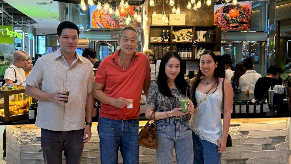 'เศรษฐา' โพสต์ภาพร่วมเฟรม'แพทองธาร-สามี' ชวนดื่มกาแฟยอดนิยม