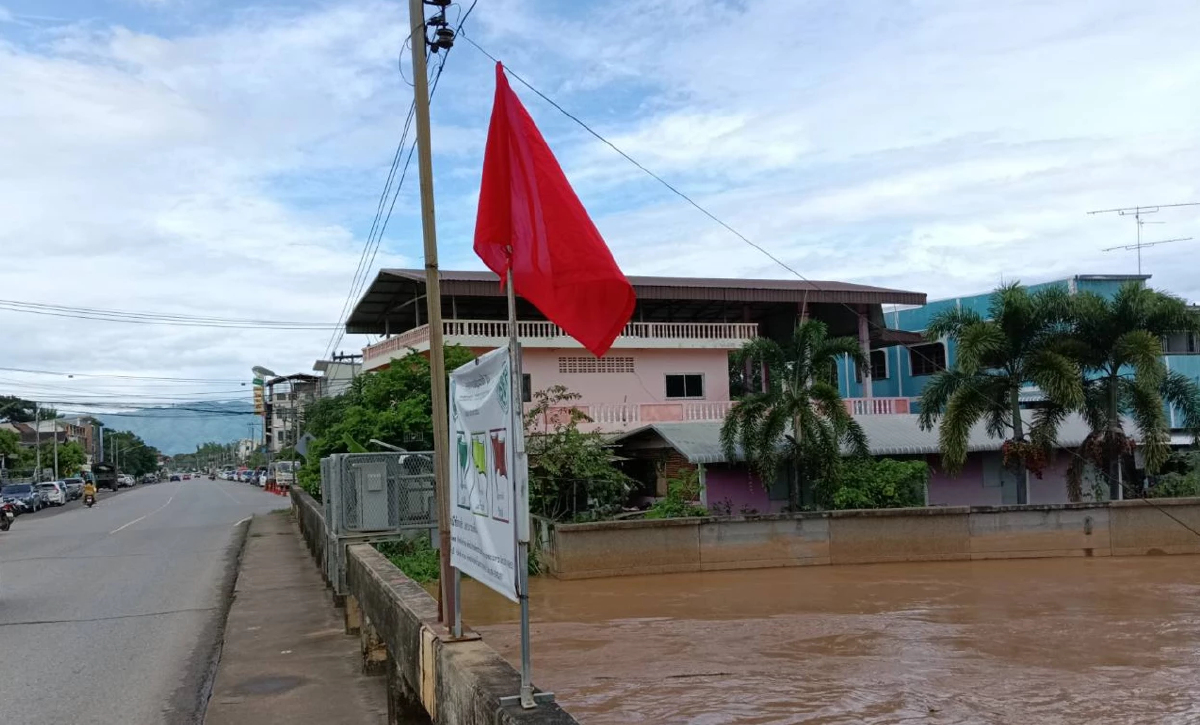 เตือน 'ธงแดง' หล่มสัก-หล่มเก่า ขนของหนีน้ำ หลังระดับน้ำป่าสักสูง
