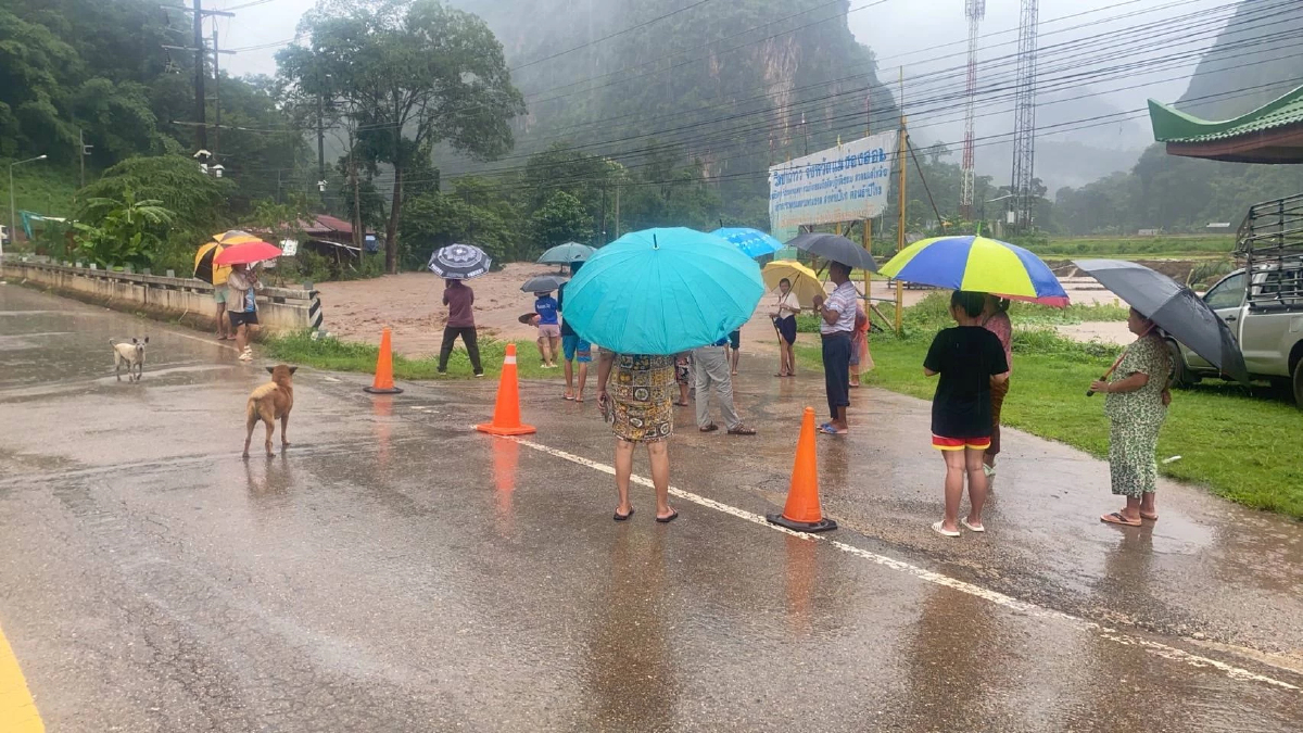 น้ำท่วมแม่ฮ่องสอน อัปเดตน้ำป่าหลาก วัดป่าถ้ำวัว 65 ชีวิตติดค้าง