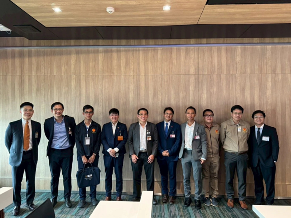 'วิโรจน์' ลาออก ปธ.กมธ.ทหารฯ เตรียมใจไว้แล้วเป็น 1 ใน 44 สส.ก้าวไกล