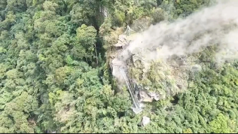 เปิดภาพ! ทหารไทย บึ้ม บันไดขึ้นภูมะเขือ สกัดเส้นทางกัมพูชา