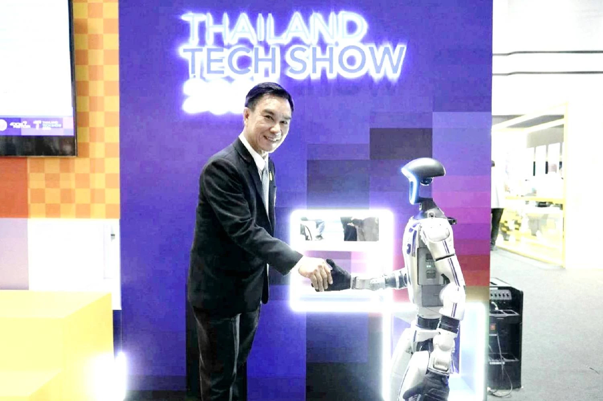 กรมพัฒนาที่ดิน รับมอบโล่ฯ ส่งเสริมความรู้ด้านดิน แก่เยาวชน