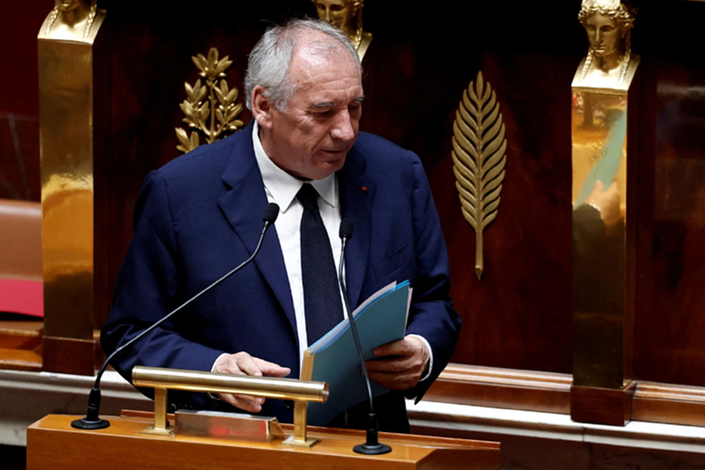 'นายกรัฐมนตรีฝรั่งเศส' ถูกโหวตไม่ไว้วางใจ จ่อลาออกวันนี้