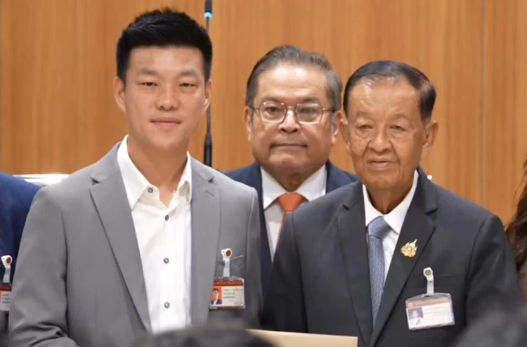 ปชน.ชงแก้ รธน.หมวด 15/1 ปลดล็อกตั้ง กมธ.ยกร่างฯ จี้ สส.-สว.โหวตรับ