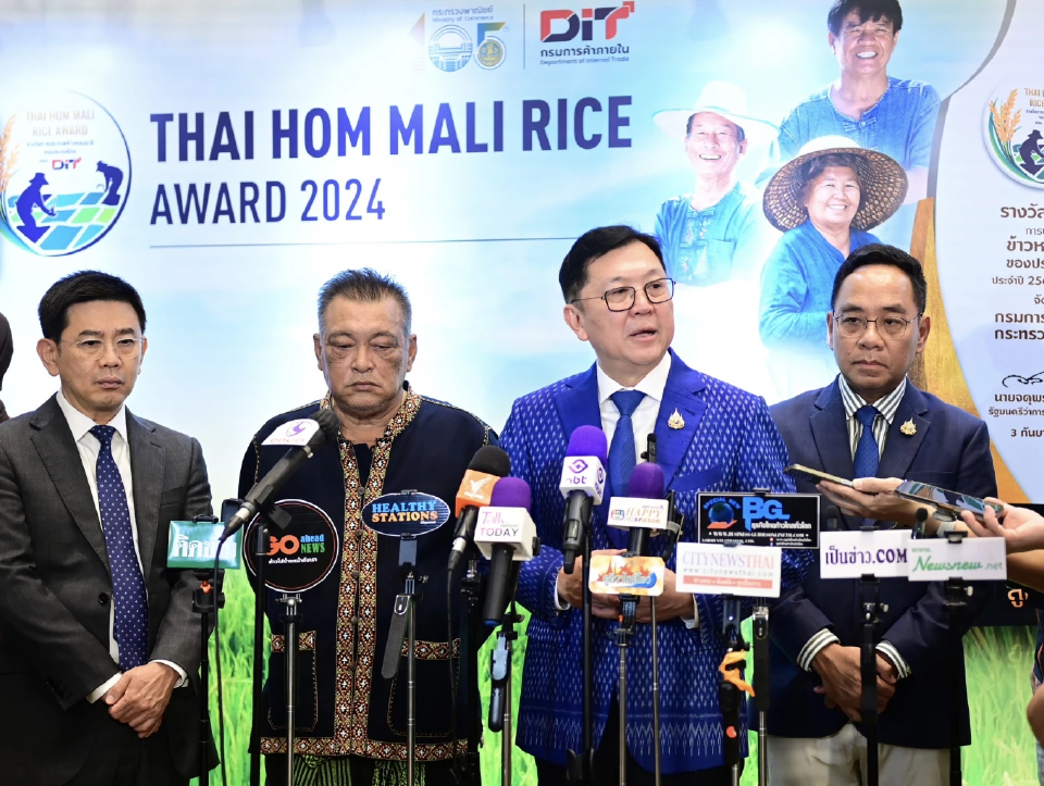  “จตุพร” รมว.พาณิชย์ มั่นใจ ข้าราชการทำงานต่อได้ แม้ไม่มีรัฐบาล