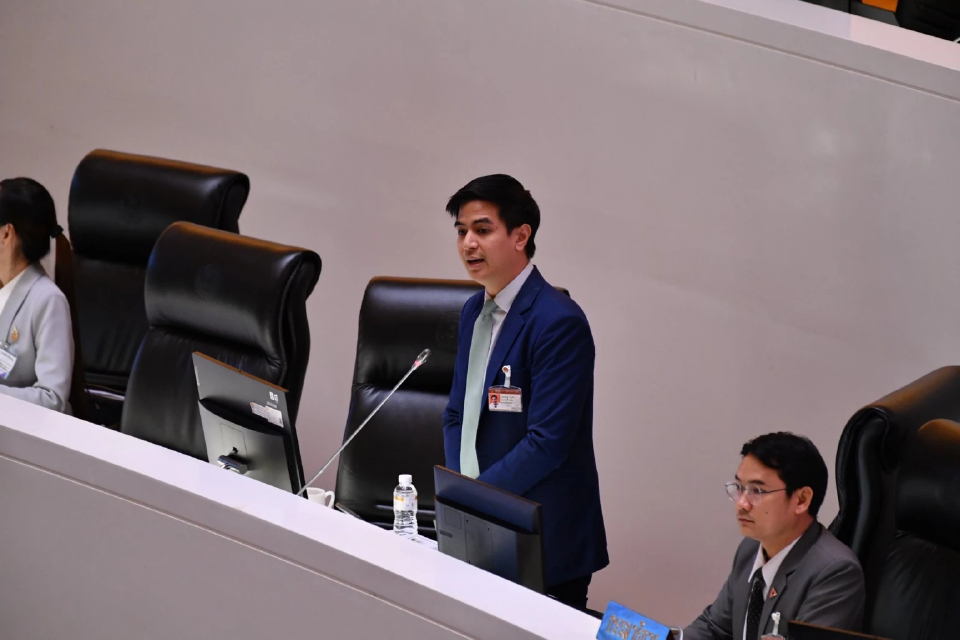 'พริษฐ์' แนะ 'วันนอร์' ทบทวนวาระโหวตนายกฯ รอความชัดเจนปมยุบสภา