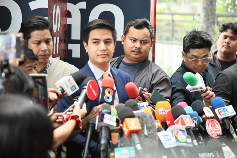 โฆษก ปชน.สวน ‘เพื่อไทย’ ท้ายุบสภาฯเลย รับวงถก สส.คุยกันหนักใจ