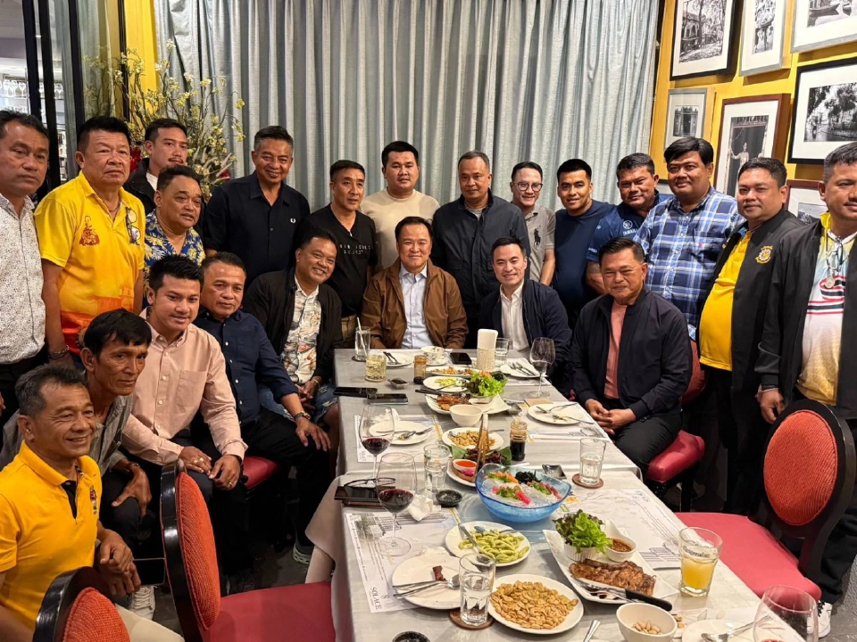 'อนุทิน' ร่วมโต๊ะดินเนอร์กลุ่มชุมพร - เผย 2 สส.รทสช.จ่อซบ ภท.