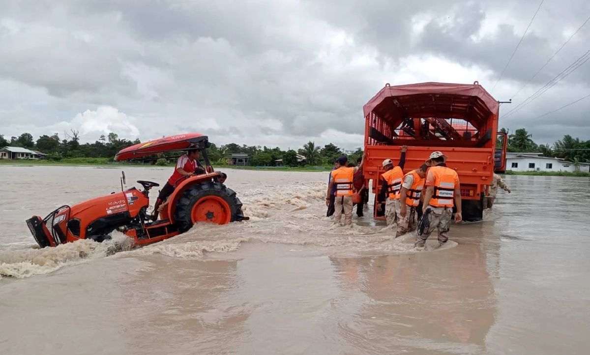 เปิดพิกัด 8 จังหวัด ยังเฝ้าระวังน้ำท่วม แม้ 'พายุบัวลอย' อ่อนกำลัง