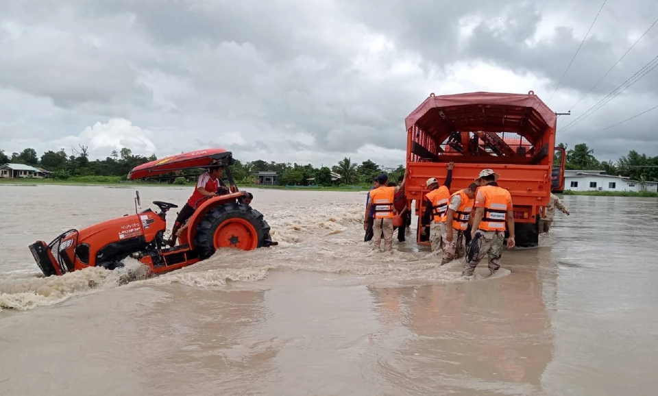 เปิดพิกัด 8 จังหวัด ยังเฝ้าระวังน้ำท่วม แม้ 'พายุบัวลอย' อ่อนกำลัง