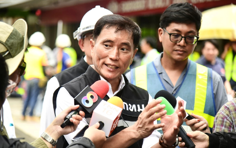 ไม่เกี่ยวหลุมยุบ! รองผู้ว่าฯ กทม. ชี้แจงเหตุน้ำรั่วซึมถนนสามเสน