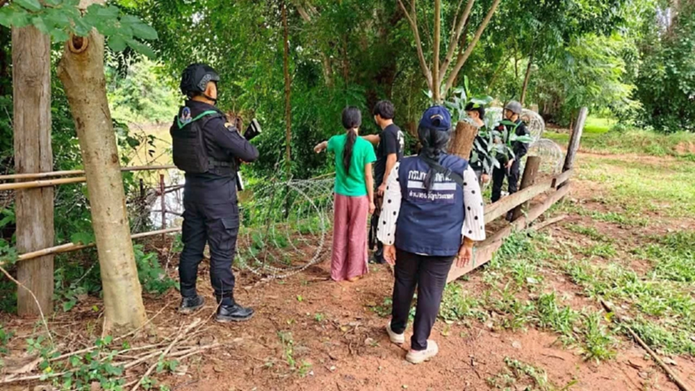 หนีตายจากกัมพูชา 3 คนไทยว่ายน้ำข้ามคลอง ถูกทหารจับคาชายแดน