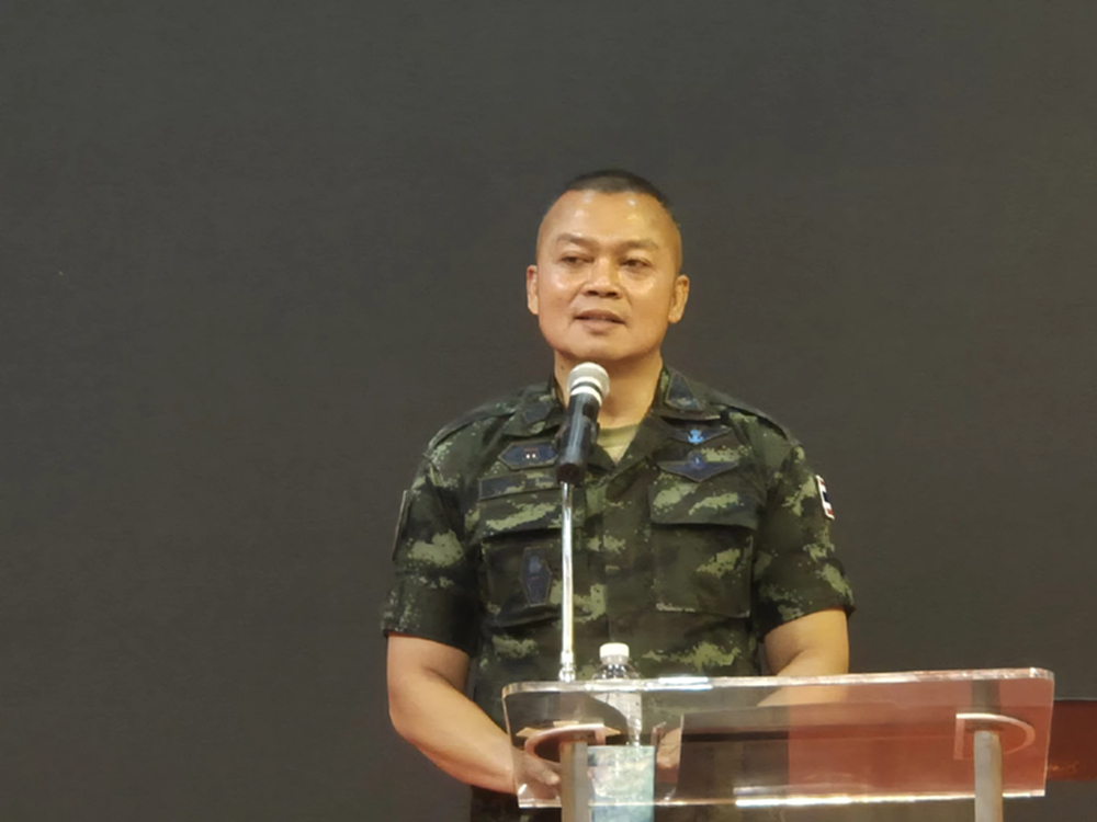 มทภ.2 ลุยงานมวลชน นั่งที่ปรึกษา ผบ.ทบ. เข้า มธ. หวังลืมภาพทหารถือเอ็ม16