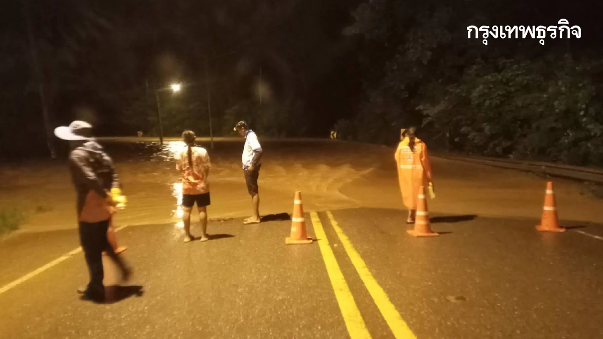 น้ำป่าทะลัก อ.หล่มเก่า น้ำขึ้นสูง สะพานแม่น้ำป่าสัก รถผ่านไม่ได้