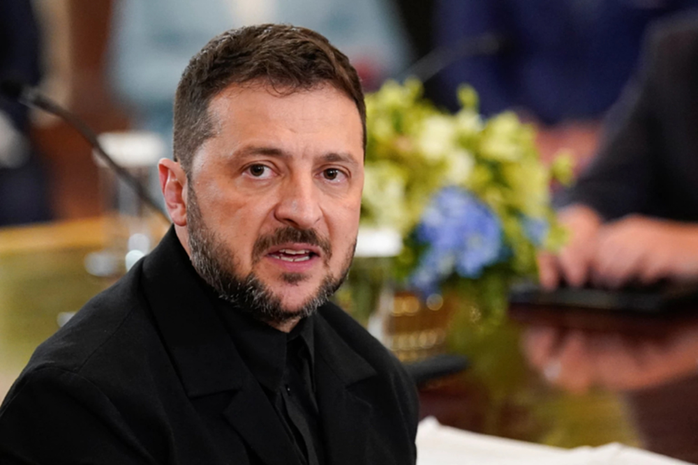 ‘เซเลนสกี’ ขู่โจมตีเข้าไปใน 'รัสเซีย' หลังถูกโดรนถล่ม พลเรือนไร้ไฟฟ้า 60,000 ราย