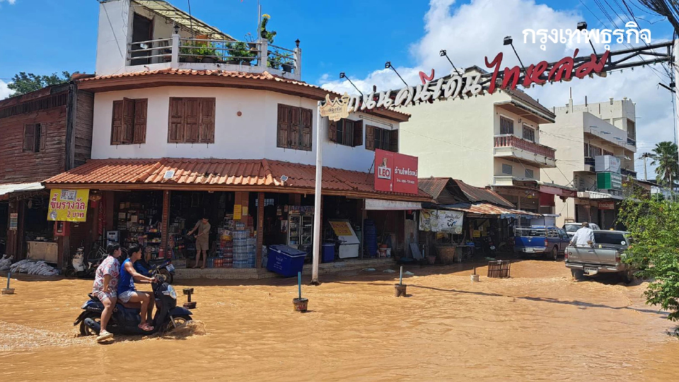 แม่น้ำป่าสักล้นตลิ่ง ไหลท่วมหล่มสัก จ.เพชรบูรณ์ เร่งอพยพชาวบ้าน