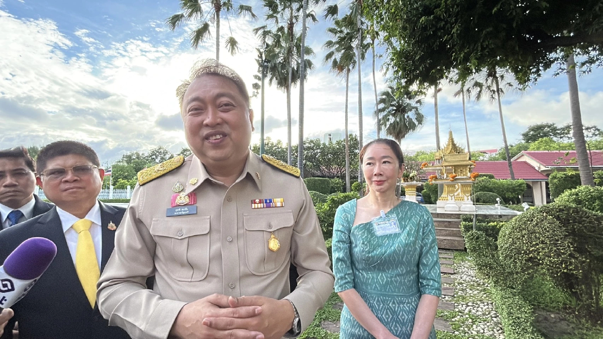 'สุชาติ' ขู่ ฟ้องกลับฉายหนังเก่า ตึก SKYY9 บอก  ไอซ์  ถ้าข้องใจถามหน่วยตรวจสอบ