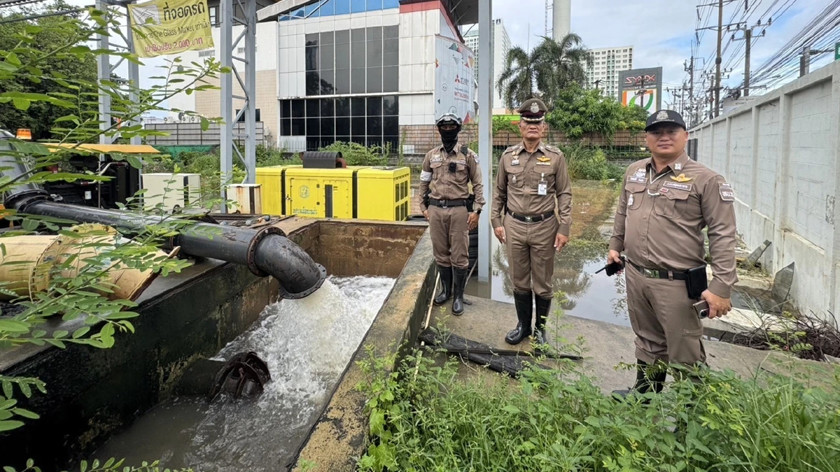 เช็กน้ำท่วมขัง สมุทรปราการ ระดับน้ำเต็มคลอง เสี่ยงเอ่อล้น