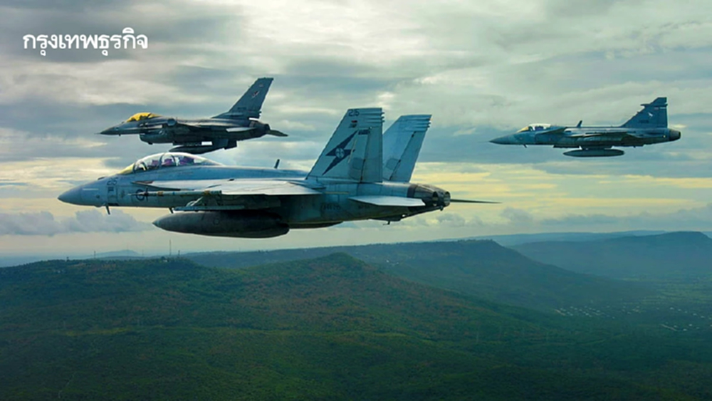 อลังการ'ฝึกผสมไทยบูมเมอแรง' F/A-18F Super Hornet บินประกบกริพเพน