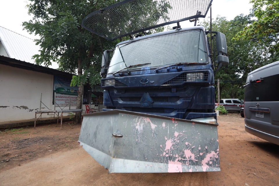 อคฝ.ถอย 'รถจีโน่' มาตามนัด ดับซ่าคนเขมร ก่อม็อบทำร้าย จนท.ไทย