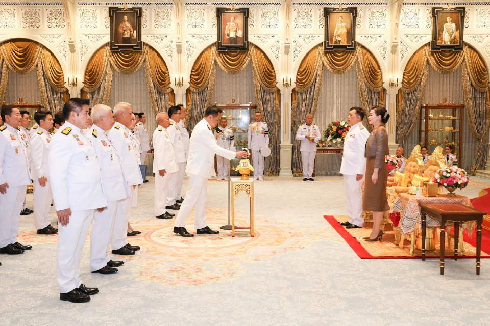 ในหลวง-ราชินี พระราชทานพระบรมราชวโรกาสให้ 'ครม.ใหม่' เฝ้าฯถวายสัตย์ปฏิญาณ