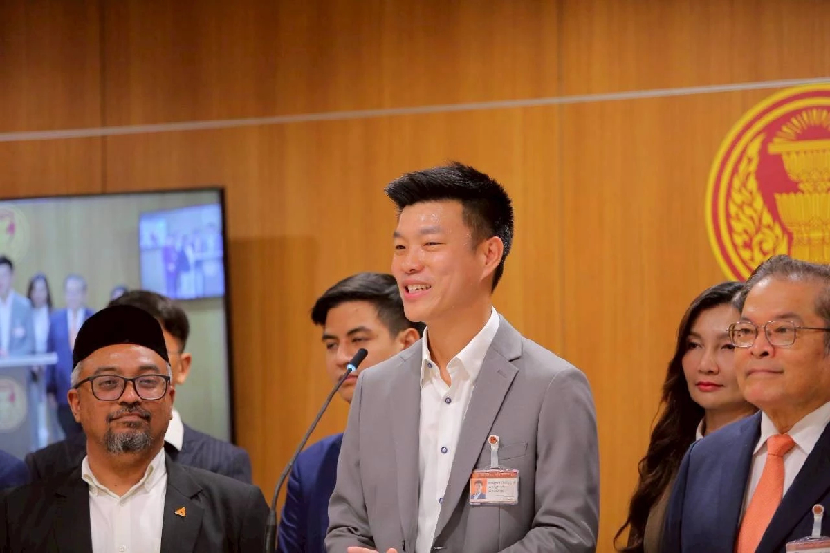 ‘ณัฐพงษ์’ จี้นายกฯจริงใจแก้ รธน. ถ้าไทม์ไลน์ไม่ชัด โดนไล่บี้แน่