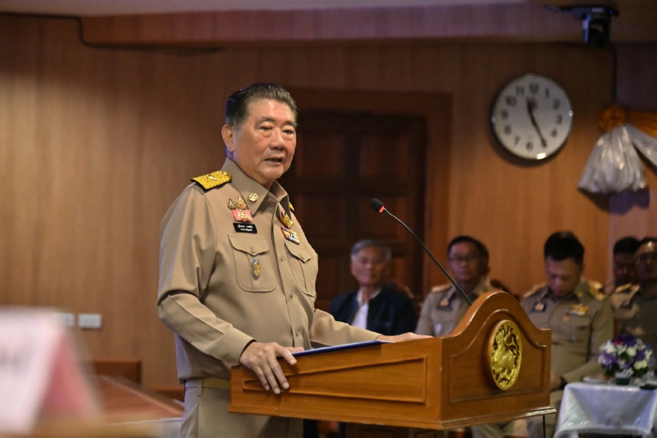 'ภูมิธรรม' ซูฮก 'ทักษิณ' วีรบุรุษ เห็นใส่ชุดนักโทษแล้วสะเทือนใจ