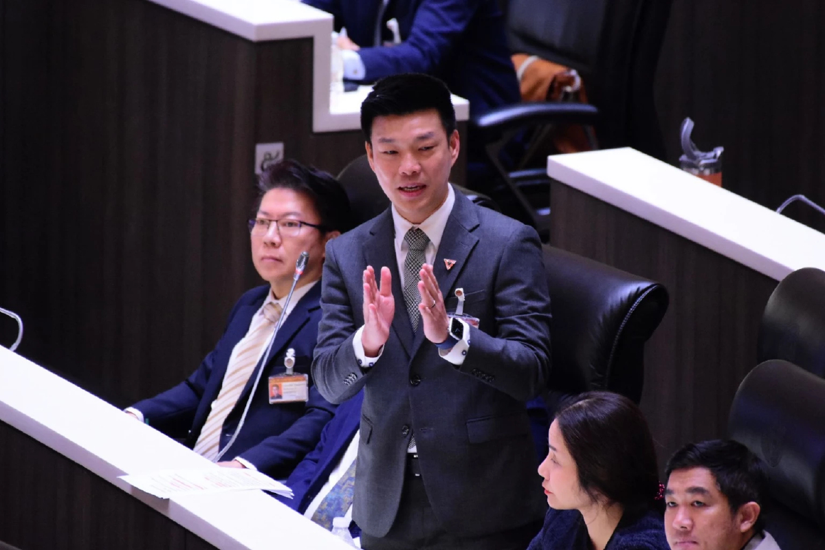 'เท้ง' ลุยซักฟอกนโยบาย จี้นายกฯ 4 เดือนมุ่งแก้ รธน. อย่าแทรกแซงคดี