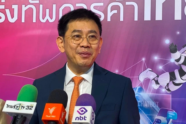 ปลัดพาณิชย์ ปฏิเสธข่าวนั่งเก้าอี้รมช.พาณิชย์ ยันทำงานในตำแหน่งปลัดพาณิชย์