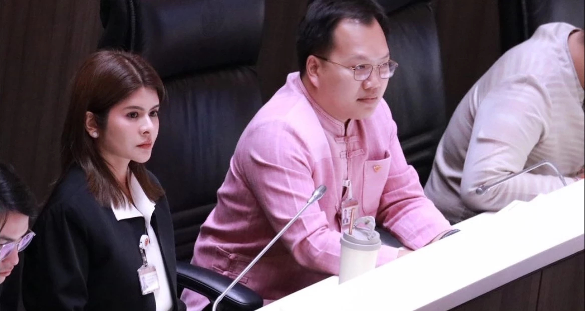 'ลิซ่า' พร้อมมาก! ตรวจสอบ ภท.หลัง ปชน.เดิมพันสูงดัน 'อนุทิน' นายกฯ