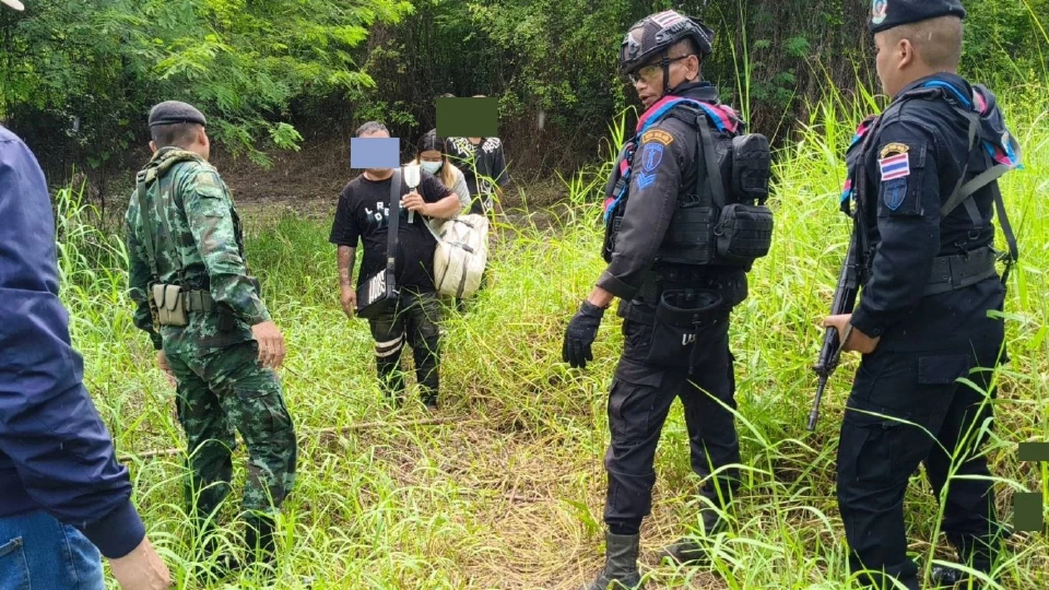 จับสี่วัยรุ่นไทย จะเข้ากัมพูชาทำงานเว็บพนัน ทหารจับคาชายแดนไทย