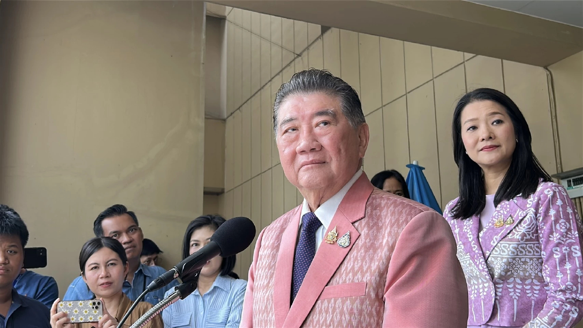 'ภูมิธรรม' บอกให้ติดตาม 'เพจทักษิณ' กลับไทย ทันตัดสินคดีชั้น 14 หรือไม่