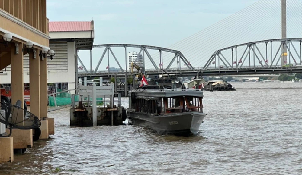 ทัพเรือ-เจ้าท่า จัดเรือด่วนรับ-ส่งฟรี! หลังถนนยุบหน้า รพ.วชิระฯ