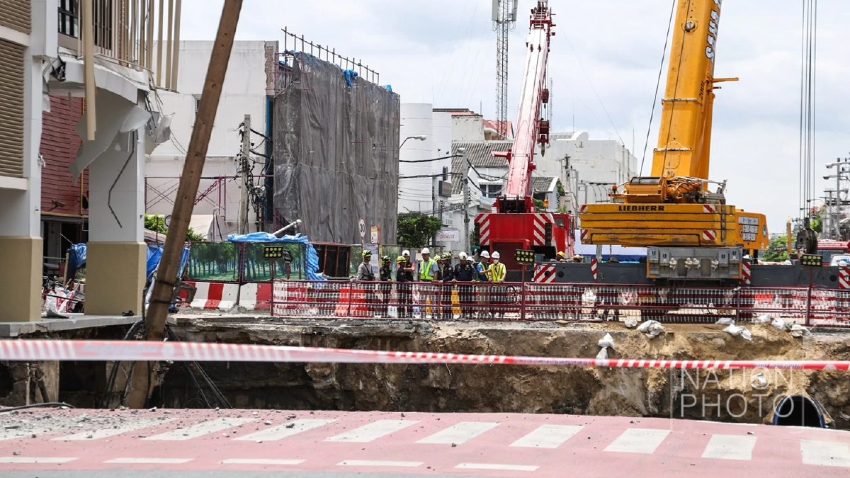 ภาพล่าสุด ถนนทรุดตัว หน้า สน.สามเสน รฟม. ตั้งเป้าเปิดจราจรใน 14 วัน