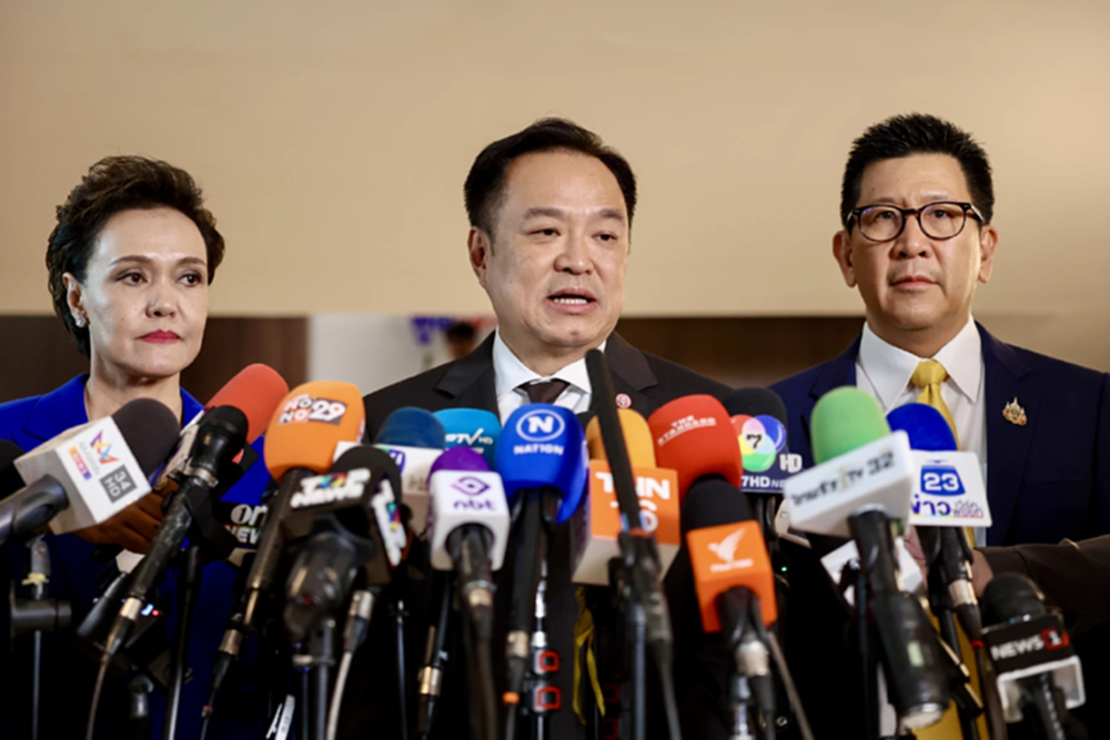 'อนุทิน' ควง 'เอกนิติ' เปิดตัว 'ศุภจี' รมว.พาณิชย์ ยันให้อำนาจเต็ม