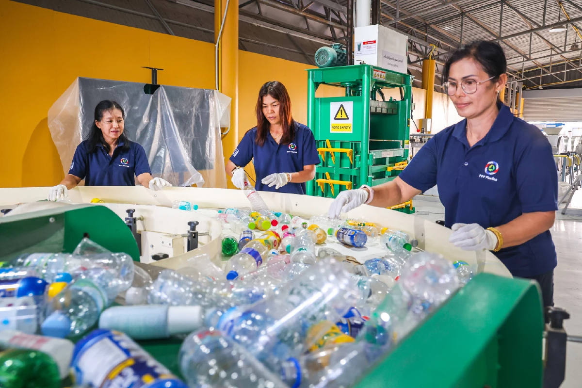 คนตัวเล็กรวมพลังพลิกวิกฤติขยะ สร้าง 'ธุรกิจชุมชน' ศูนย์ MRF บ้านฉาง