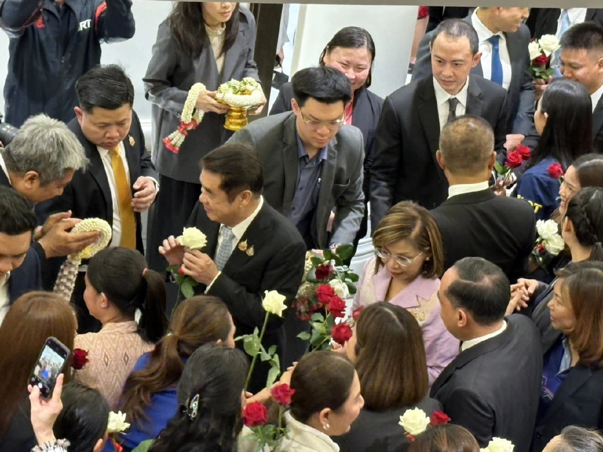 'สุริยะ' ส่งไม้ต่อรัฐบาลใหม่ สางปัญหาพระราม 2 ลุ้นนโยบาย 'รถไฟฟ้า 20 บาท'