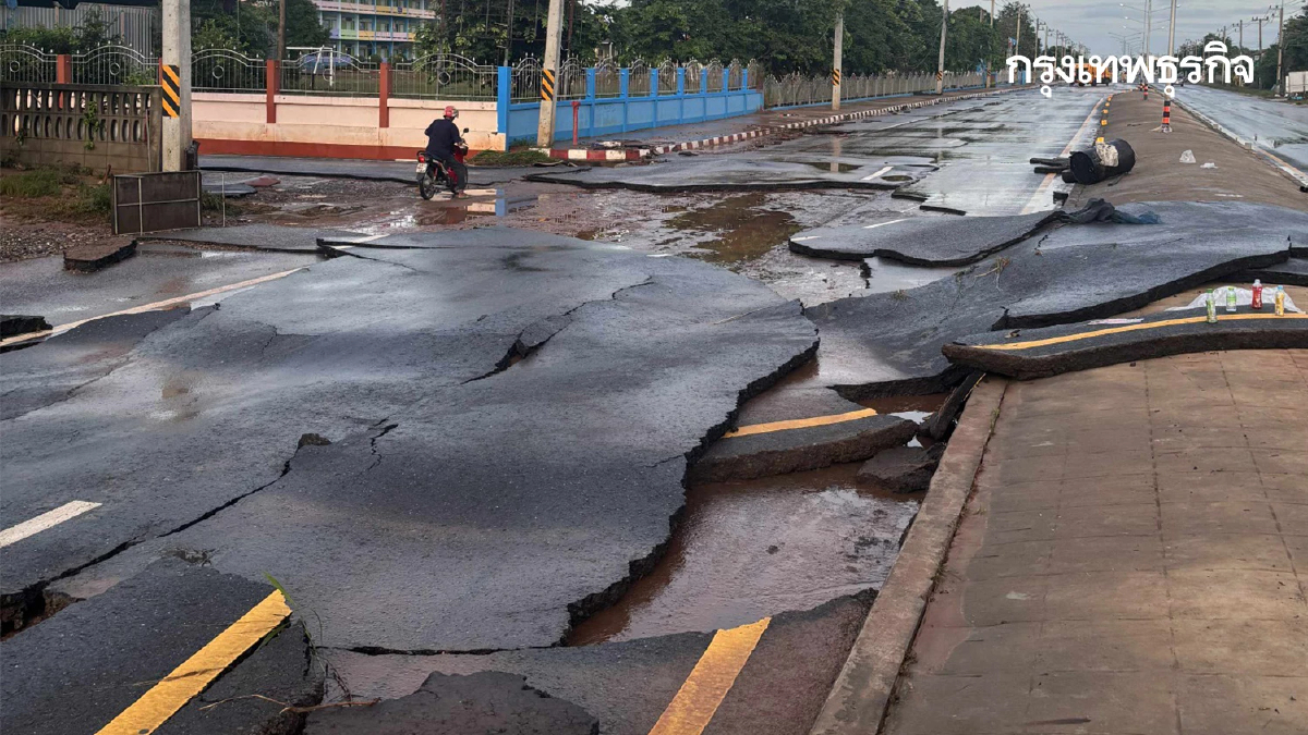 เดือนร้อนหนัก ถนนพิมาย-ชุมพวง พังยับหลังน้ำลด เดินทางลำบากมาก