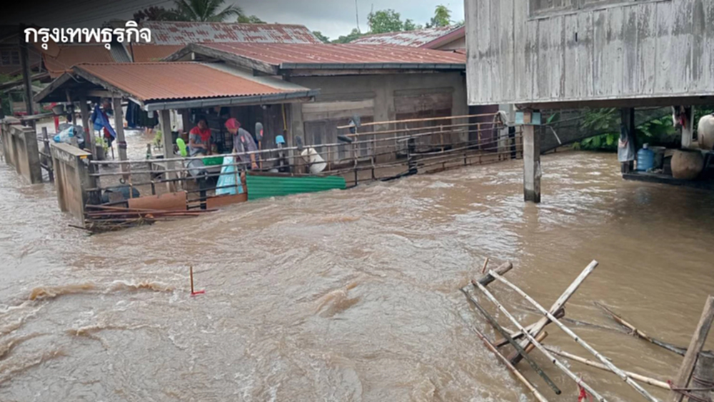 น้ำท่วมขอนแก่น ต.ห้วยม่วง อ่วม! ศบภ.มทบ.23 ส่งกำลังพลช่วยผู้ประสบอุทกภัย