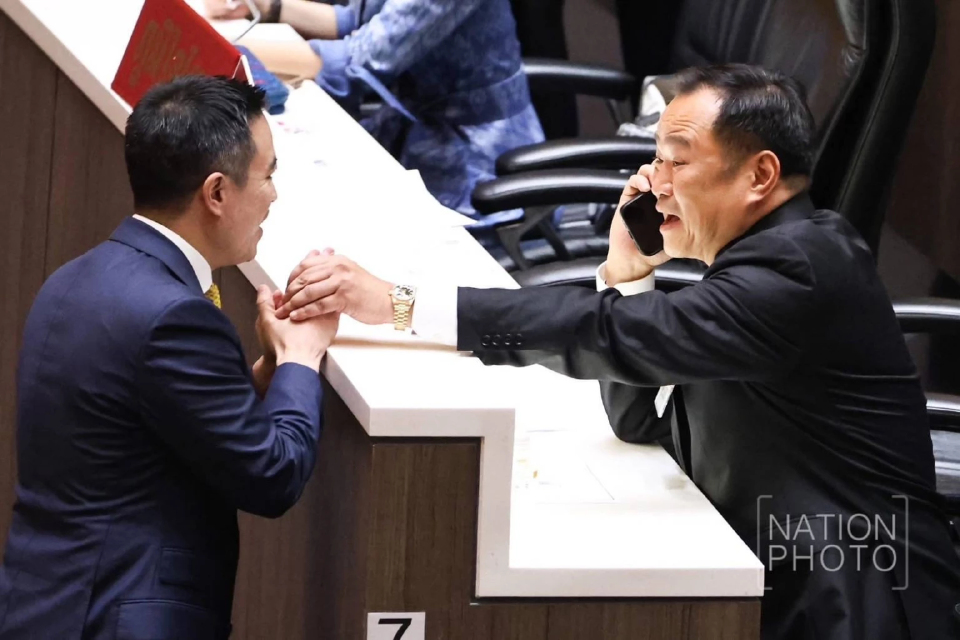 รทสช.แตก 3 ก๊ก 'เอกนัฏ - สุชาติ' หนุน 'อนุทิน' โดดเดี่ยว 'พีระพันธุ์'