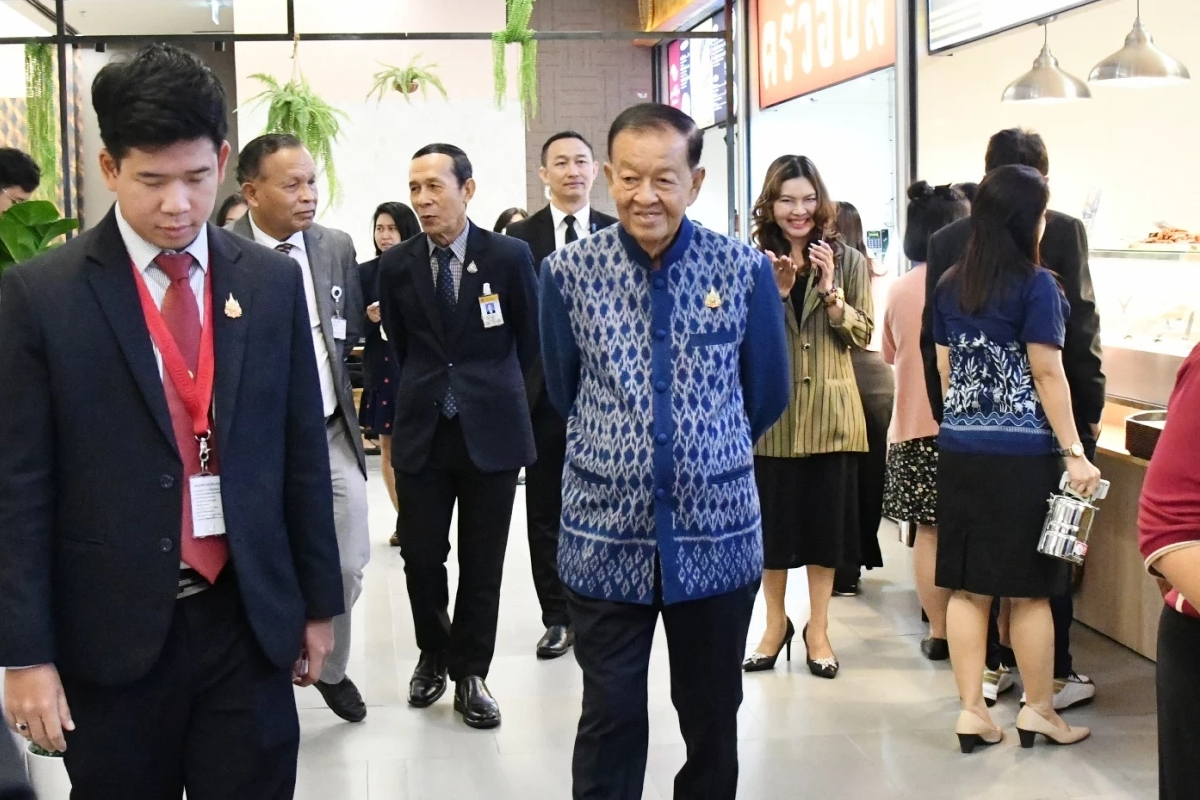 'วันนอร์' ปิดปากตอบปมยืมตัว 'ผู้กองแคท' ช่วยงานที่สภาฯ