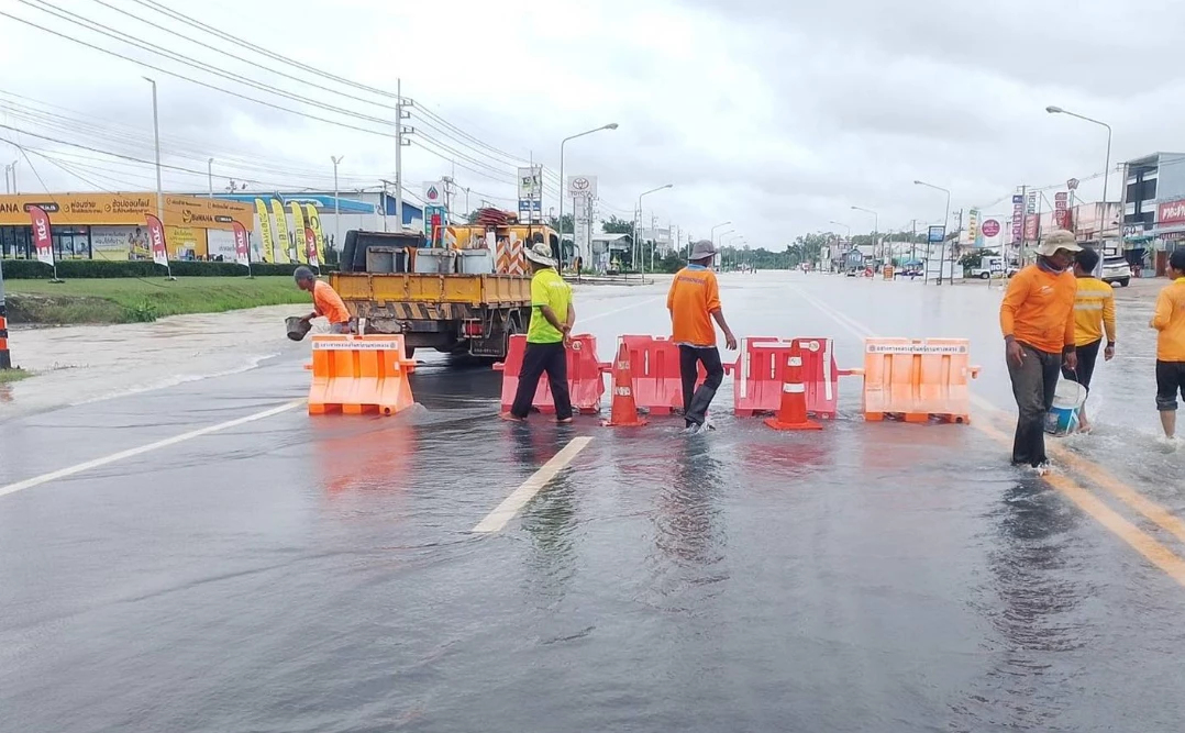กรมทางหลวง สรุปสถานการณ์น้ำท่วม-ดินสไลด์ พบ 3 เส้นทางผ่านไม่ได้
