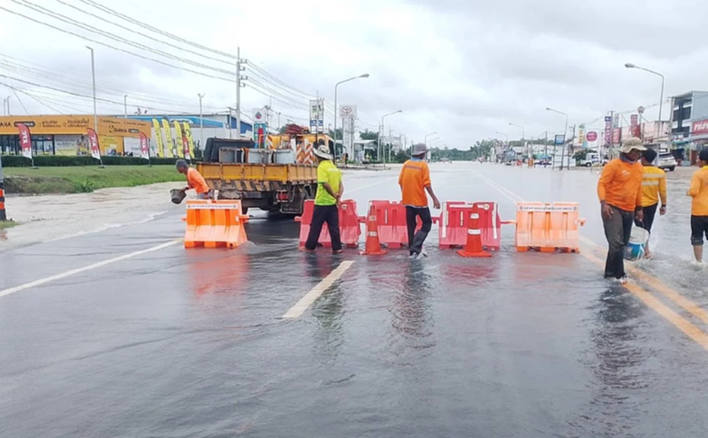 กรมทางหลวง สรุปสถานการณ์น้ำท่วม-ดินสไลด์ พบ 3 เส้นทางผ่านไม่ได้