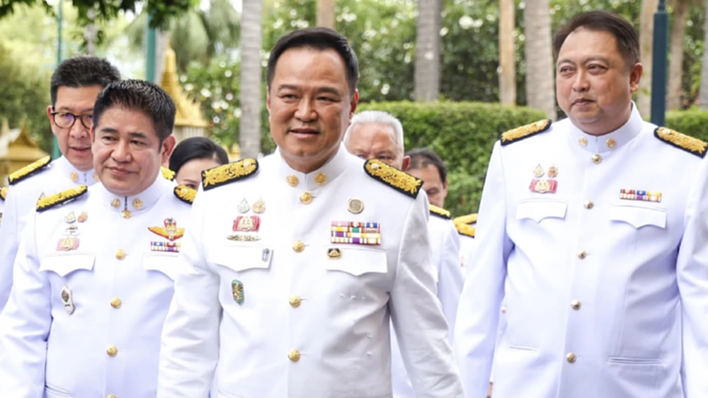 ‘อนุทิน’ อารมณ์ดี ก่อนถวายสัตย์ปฏิญาณ แซว 2 รองนายกฯ ‘หนู นัส เฮ้ง - หนู นัส เฮง’